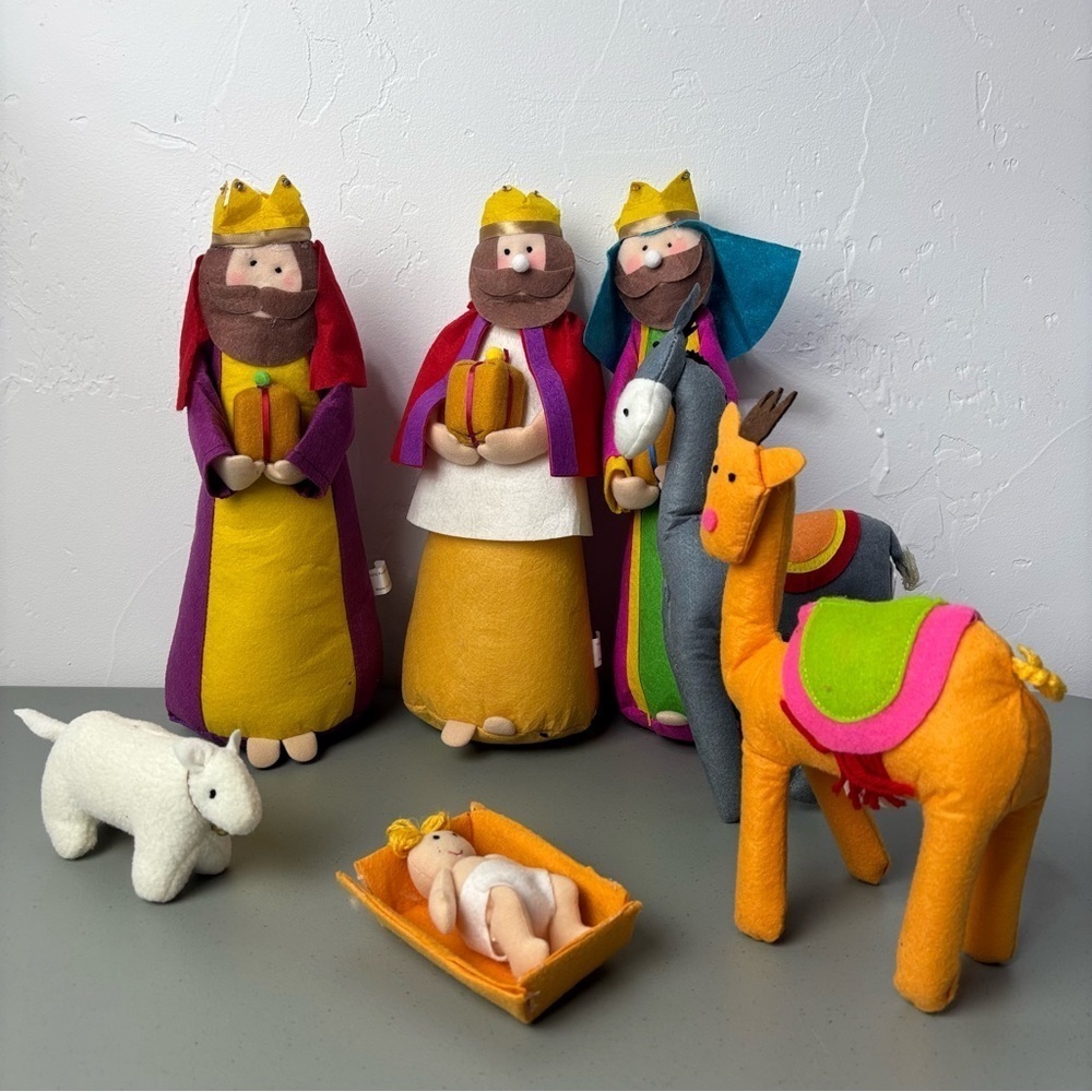Betsey Cavallo Large Fabric Felt Christmas Nativity Set 7 Pieces Baby Jesus